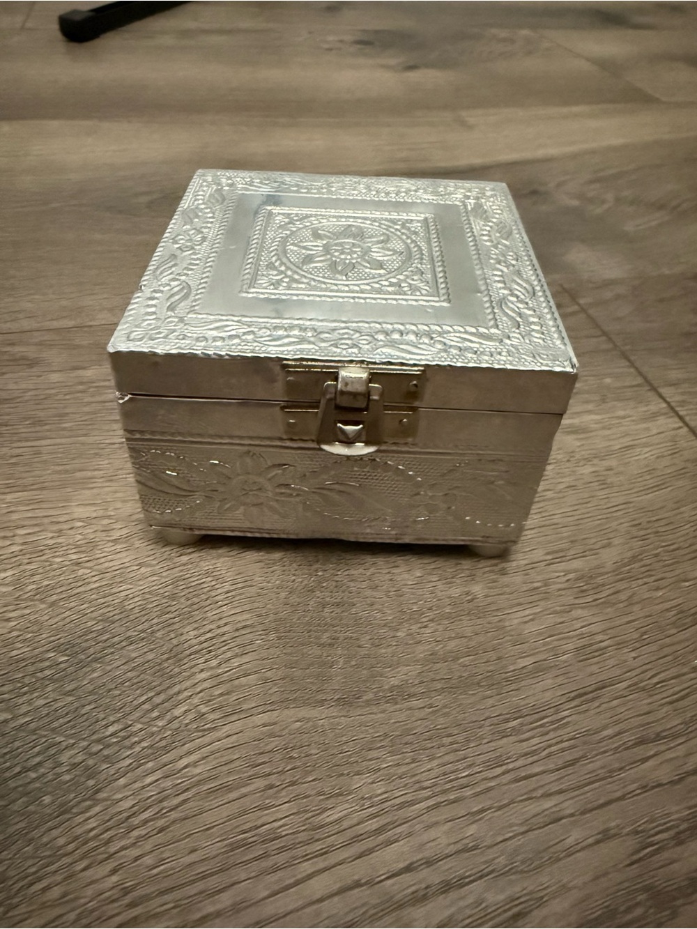 Source Unknown Silver Embossed Jewelry Ring Box